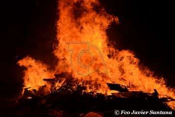 Hoguera de San Juan (Reportaje gráfico de Francisco Javier Santana y Antonio Alí)